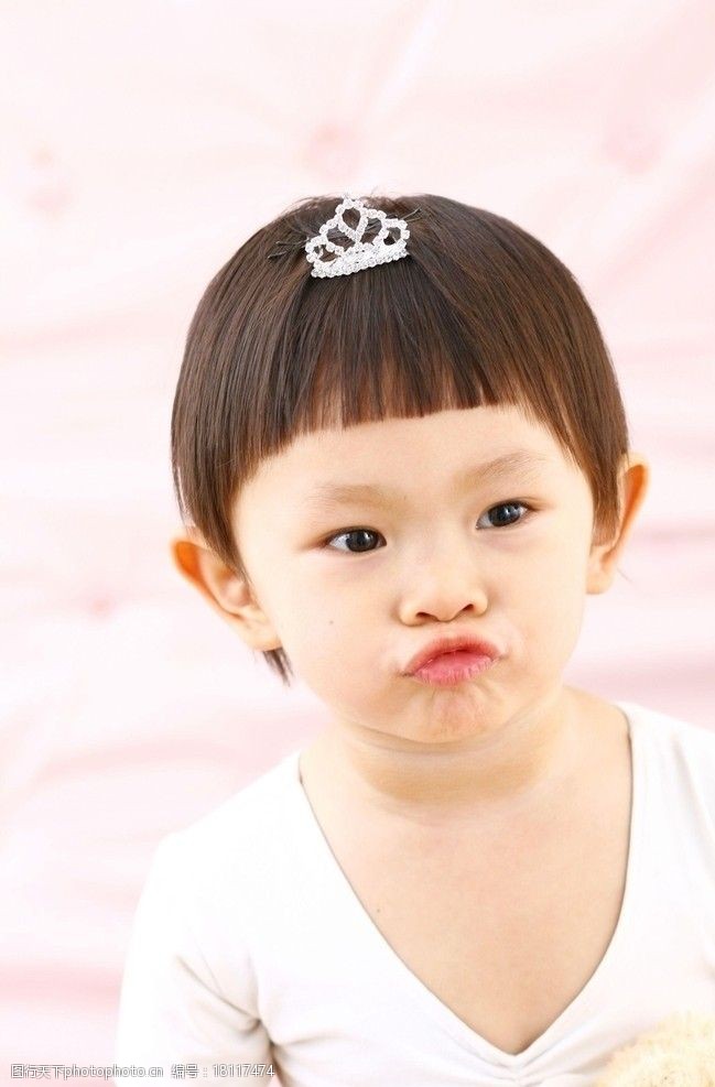 小嘴撅起图片素材