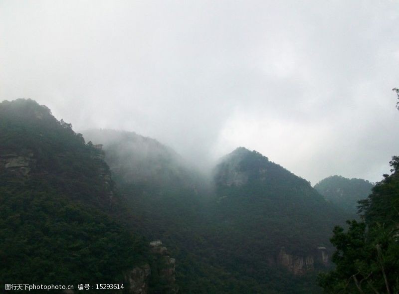 云雾缭绕庐山美景图片