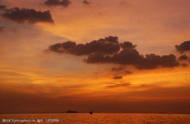 船只菲律宾马尼拉湾日落海景图片