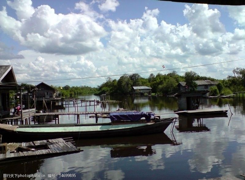 宽阔老挝南岸河水上人家图片