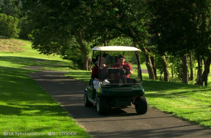 高尔夫车高清开车去高尔夫球场图片