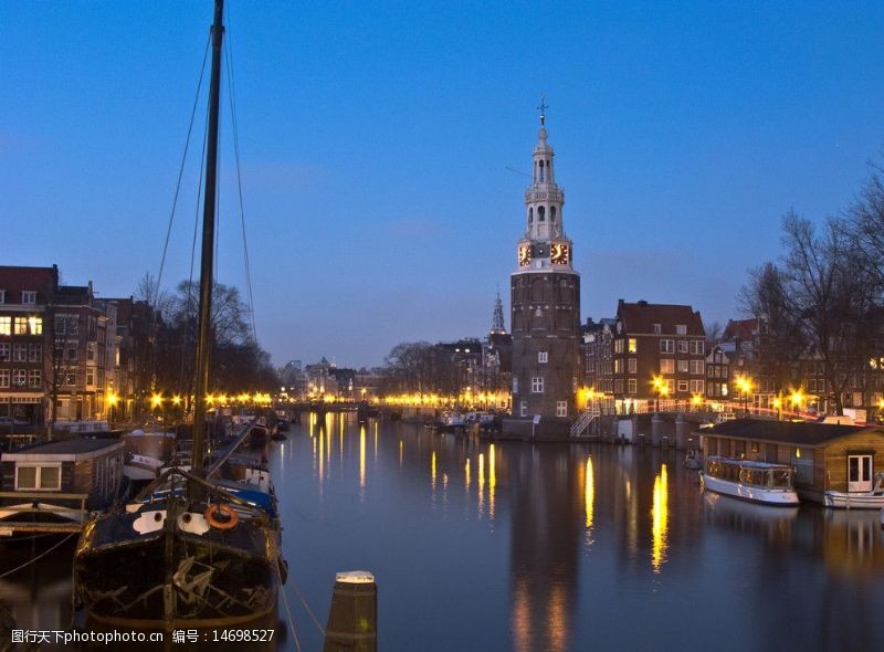 船只荷兰阿姆斯特丹大运河的黄昏图片