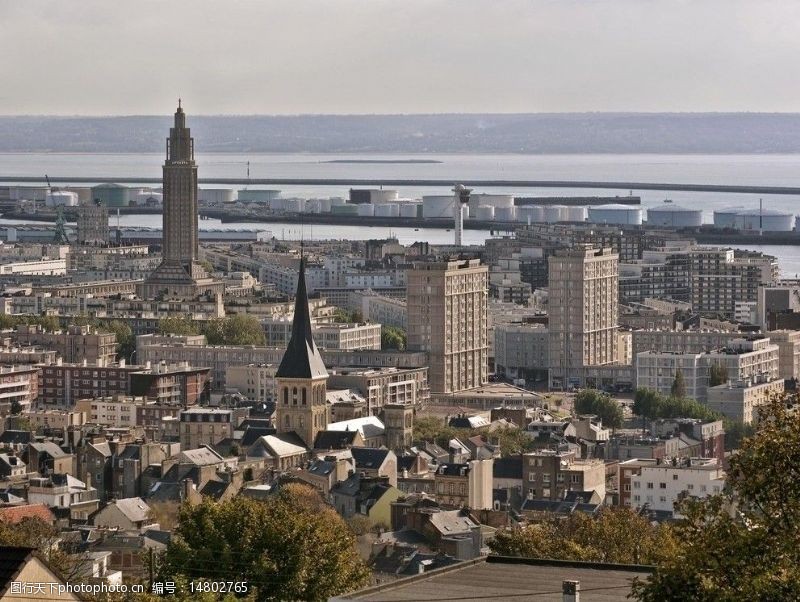 楼顶亮化法国勒阿弗尔城市美景俯瞰图片