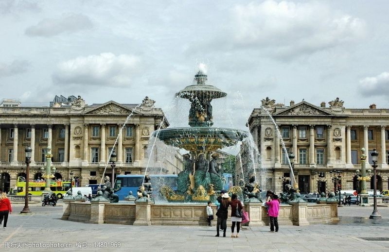 水柱巴黎协和广场塔型雕塑喷泉图片