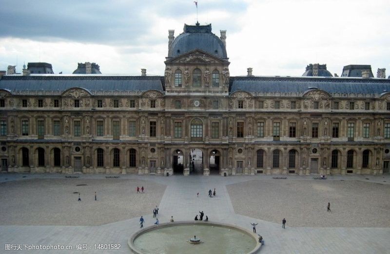 法国著名建筑巴黎卢浮宫图片