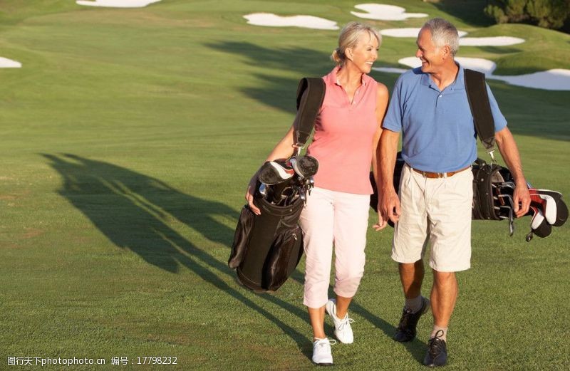 休闲高尔夫快乐高尔夫老年夫妇图片
