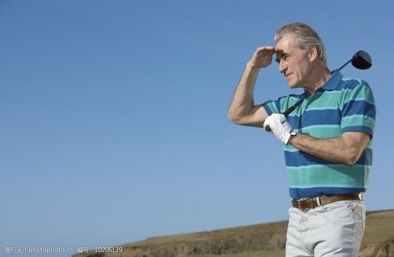 休闲高尔夫老人打高尔夫图片