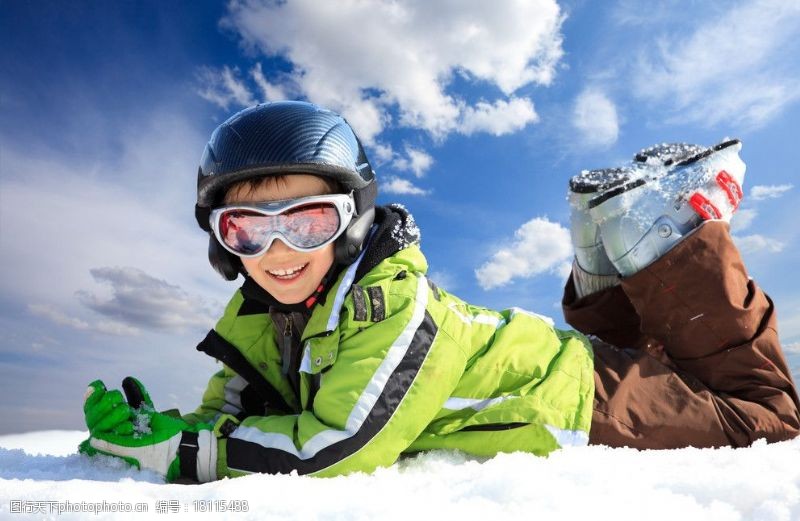 冬季运动滑雪场快乐儿童图片