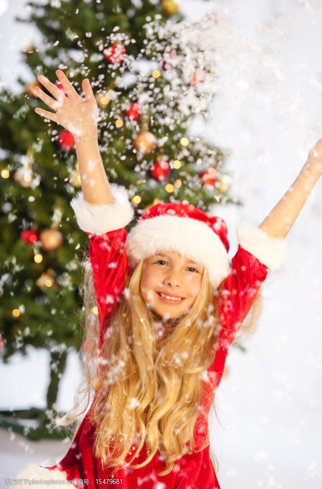 圣诞女孩圣诞雪花中高兴的小女孩图片