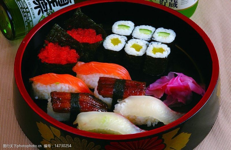 传统美食菜谱专用日本寿司拼圆盘图片