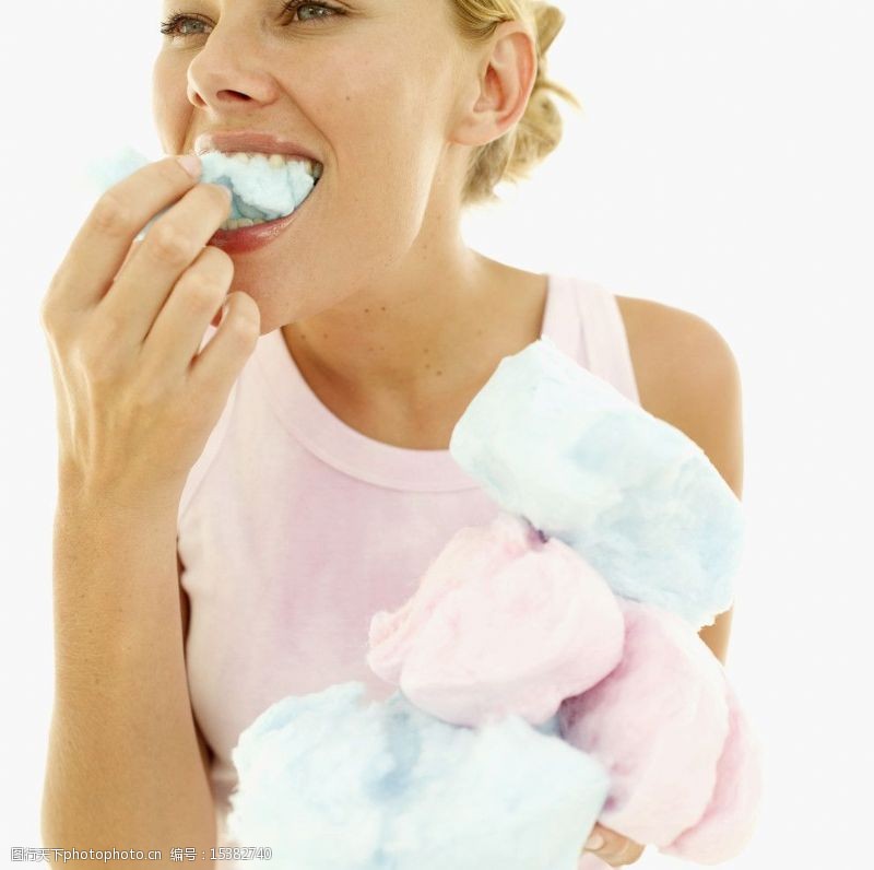 吃糖的女生吃棉花糖的女人图片
