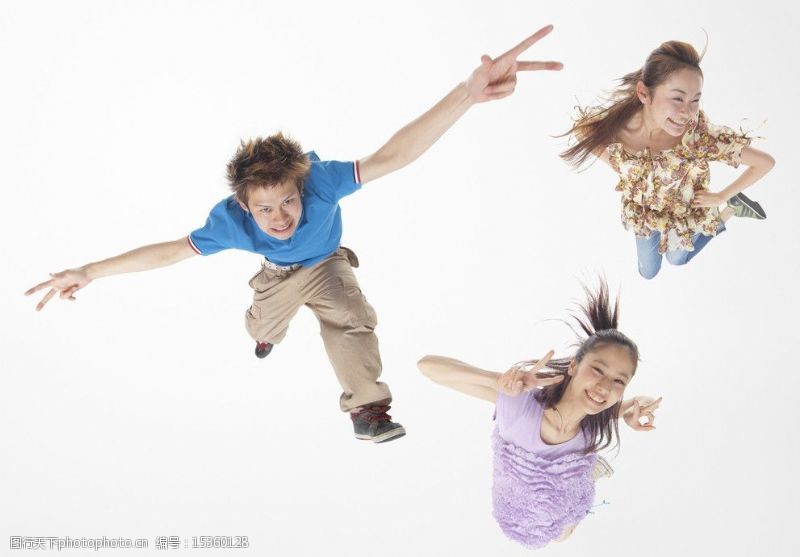 快乐的生活青春活力跳跃的大学生图片