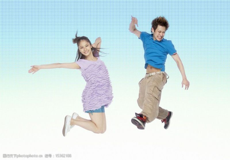 快乐的生活跳跃的大学生图片