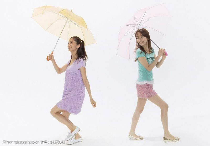 大气女人两个打雨伞的女孩图片