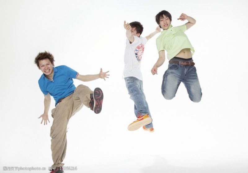 快乐的生活快乐跳跃的大学生图片