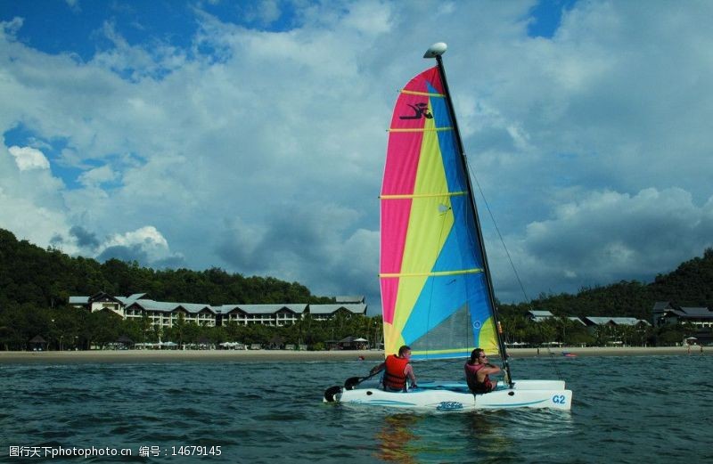 马尔代夫海景小帆船图片