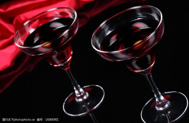 绸缎红酒葡萄酒图片