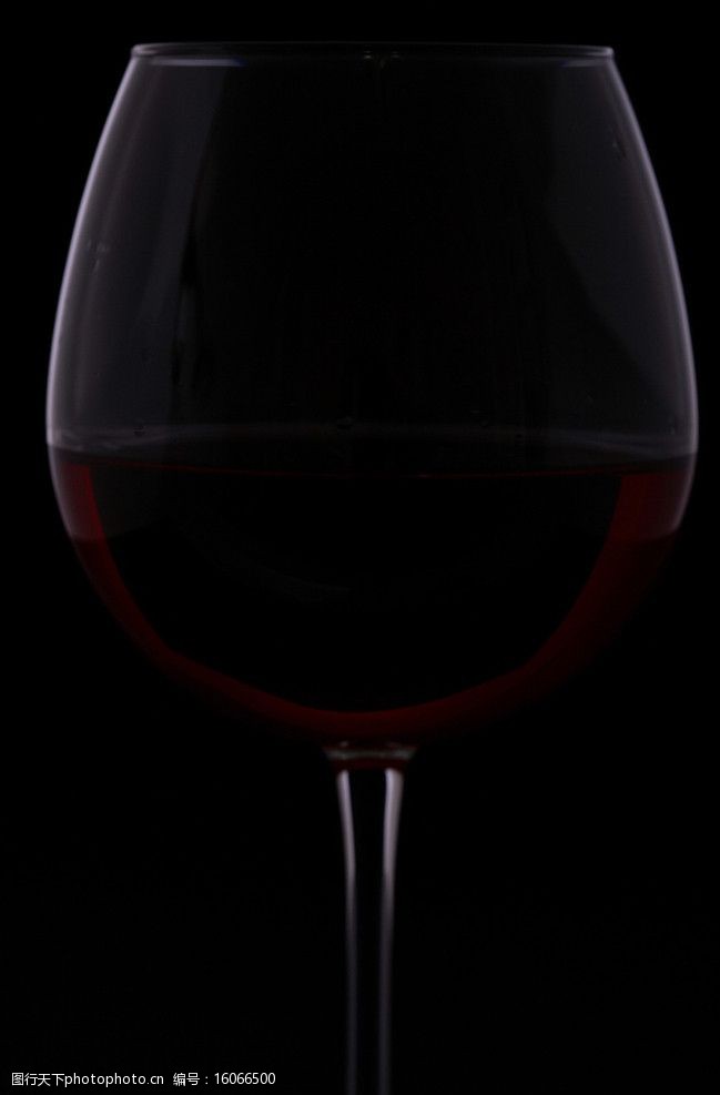 高脚杯葡萄酒图片