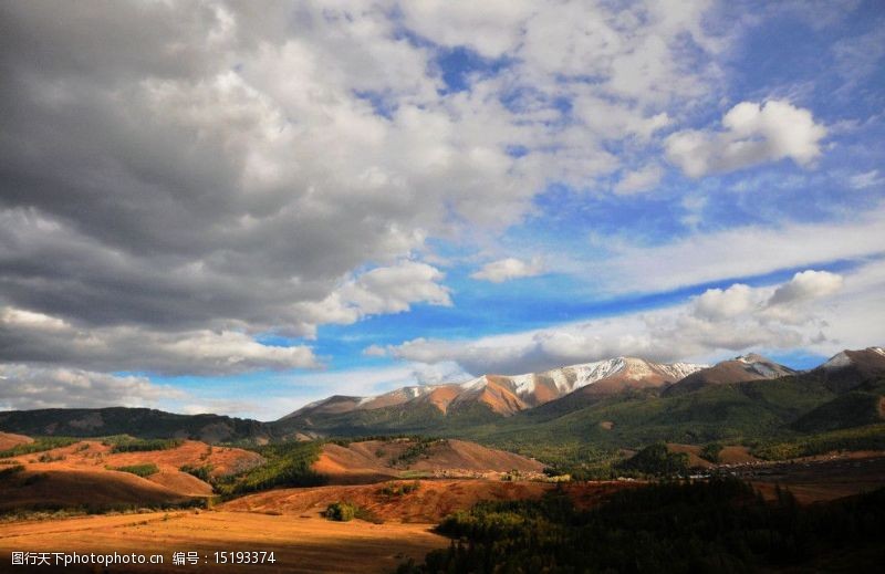 秋天旅游新疆风景图片