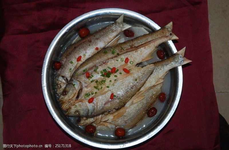 西餐菜谱红尾鱼煮萝卜
